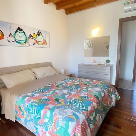 The Flowers - Apartments With Private Garden In Residence With Pool Манерба-дель-Гарда Экстерьер фото