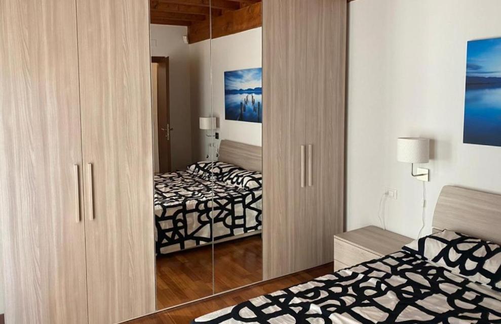 The Flowers - Apartments With Private Garden In Residence With Pool Манерба-дель-Гарда Экстерьер фото