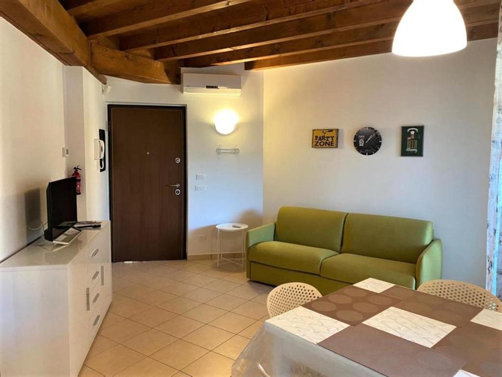 The Flowers - Apartments With Private Garden In Residence With Pool Манерба-дель-Гарда Экстерьер фото