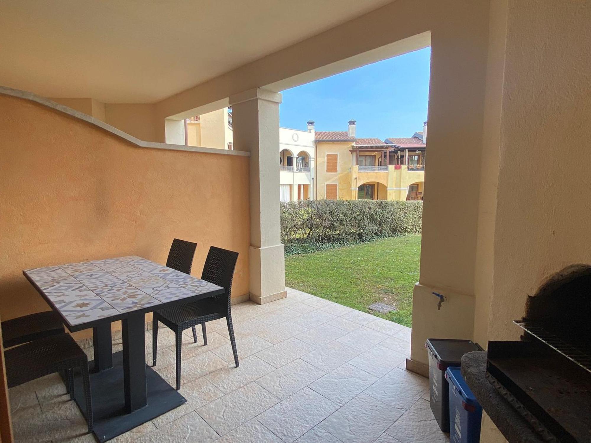 The Flowers - Apartments With Private Garden In Residence With Pool Манерба-дель-Гарда Экстерьер фото