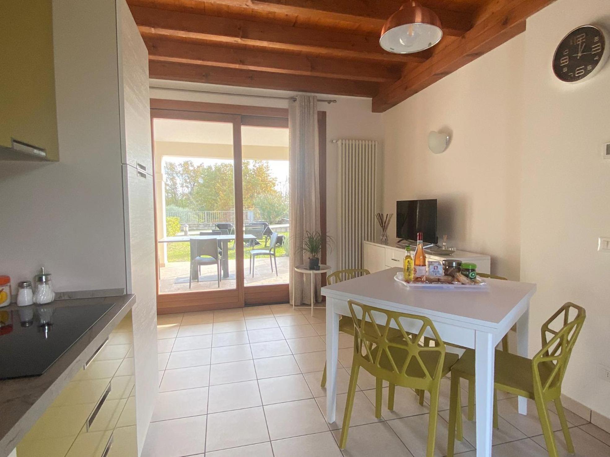 The Flowers - Apartments With Private Garden In Residence With Pool Манерба-дель-Гарда Экстерьер фото