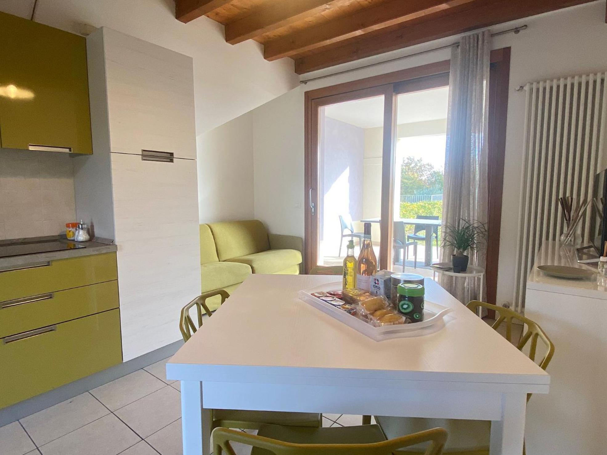 The Flowers - Apartments With Private Garden In Residence With Pool Манерба-дель-Гарда Экстерьер фото