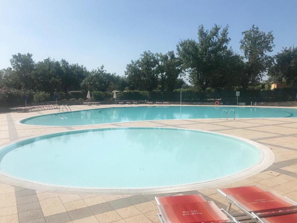 The Flowers - Apartments With Private Garden In Residence With Pool Манерба-дель-Гарда Экстерьер фото